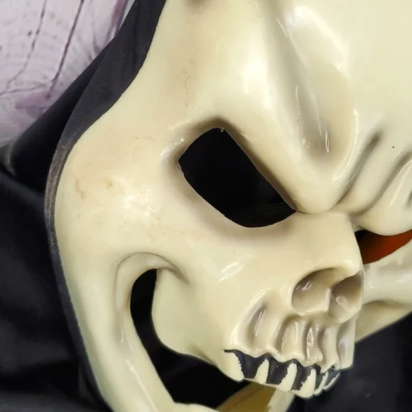 Vintage Y2K Scream Style Skeleton Ghostface Ghost Halloween Mask Molded Plastic - Picture 7 of 11